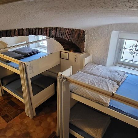 Lesce Hostel Bagian luar foto