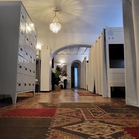 Lesce Hostel Bagian luar foto